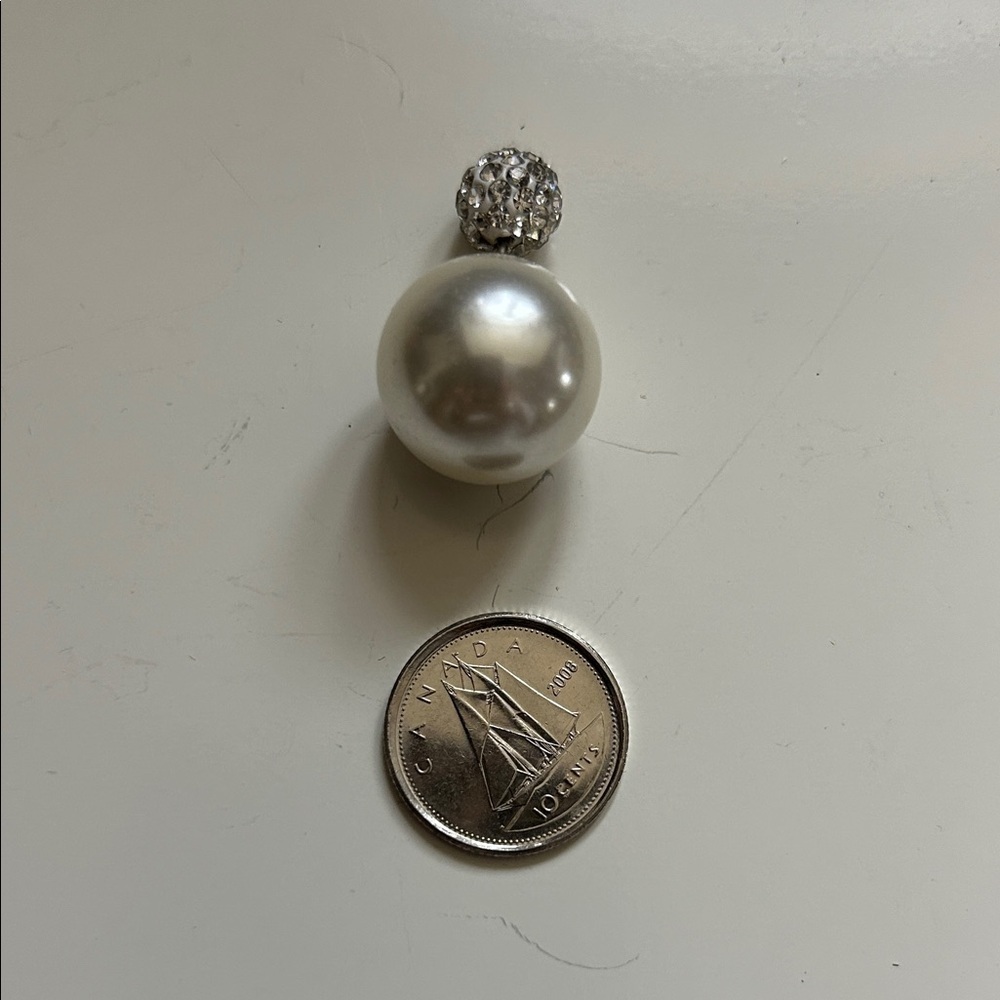 Faux pearl and rhinestone Stud Earrings - Picture 3 of 5